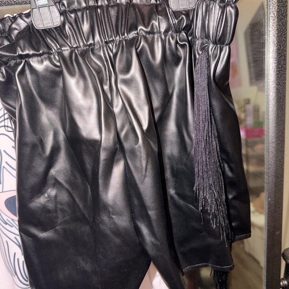 Taylor Swift boutique shirt and faux leather shorts with fringe Kids size 7/8 - Picture 5 of 6